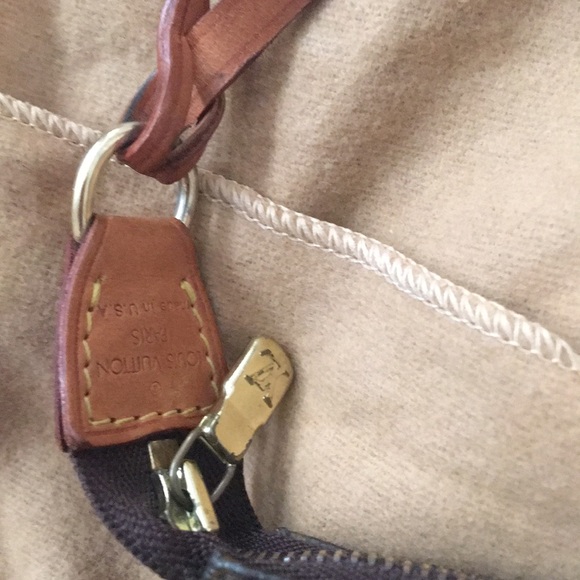 Louis Vuitton Monogram Pochette - Picture 4 of 7